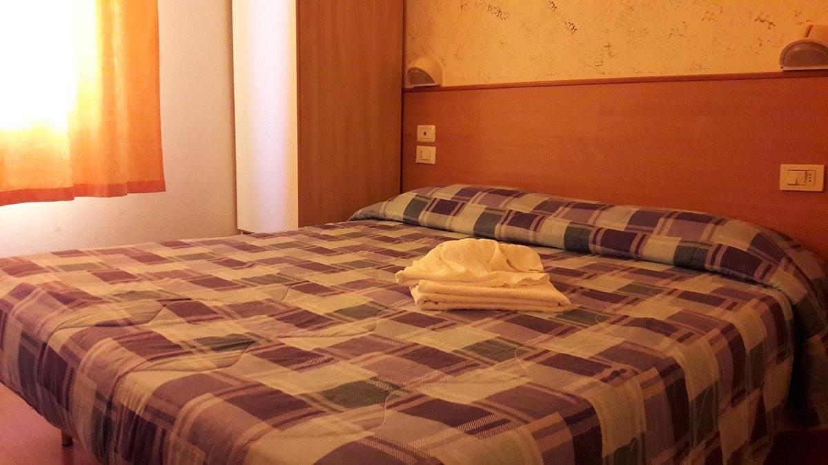 Hotel Bengasi Rimini Extérieur photo