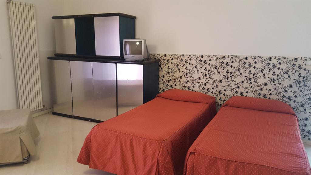 Hotel Bengasi Rimini Extérieur photo