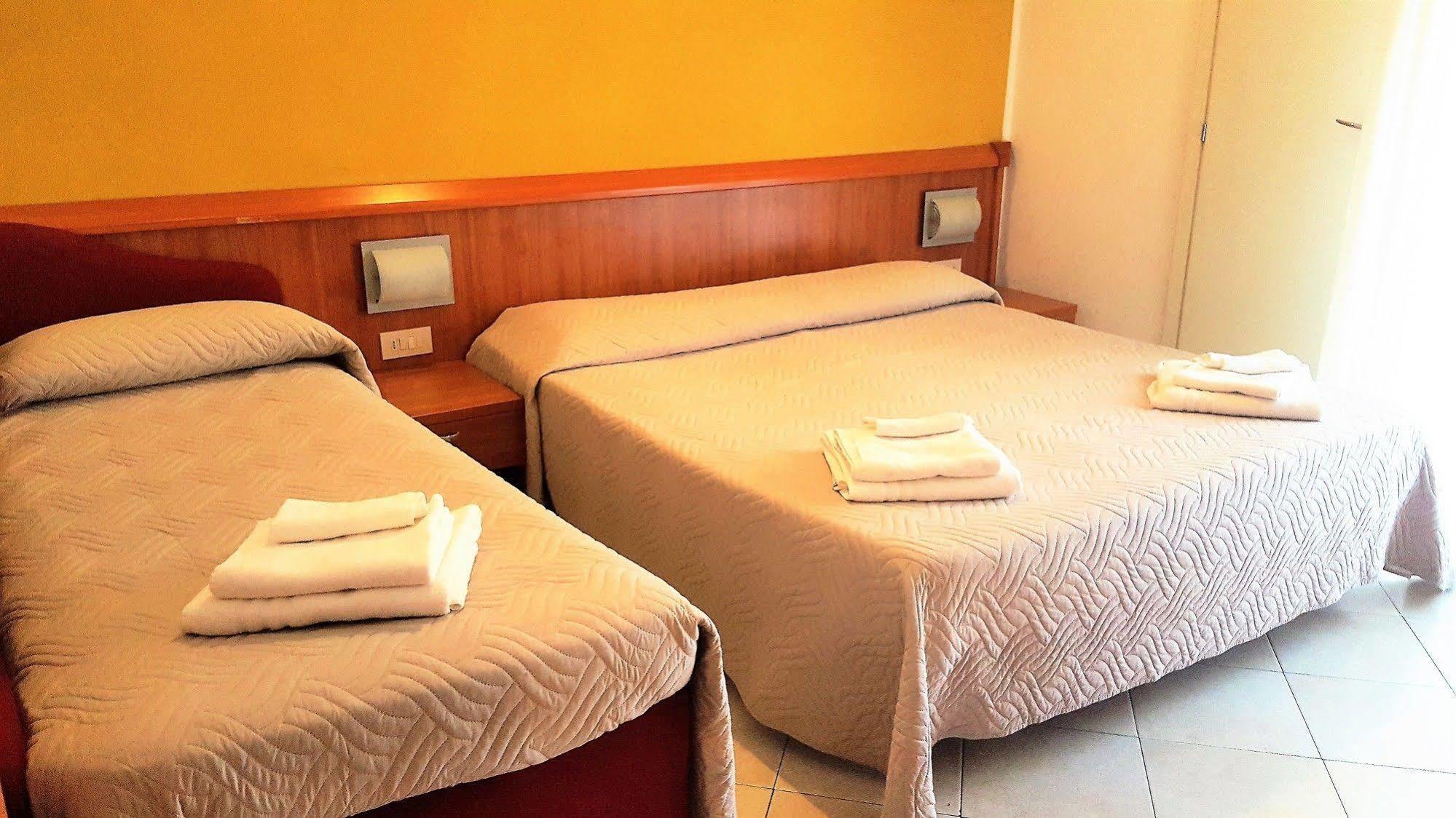 Hotel Bengasi Rimini Extérieur photo