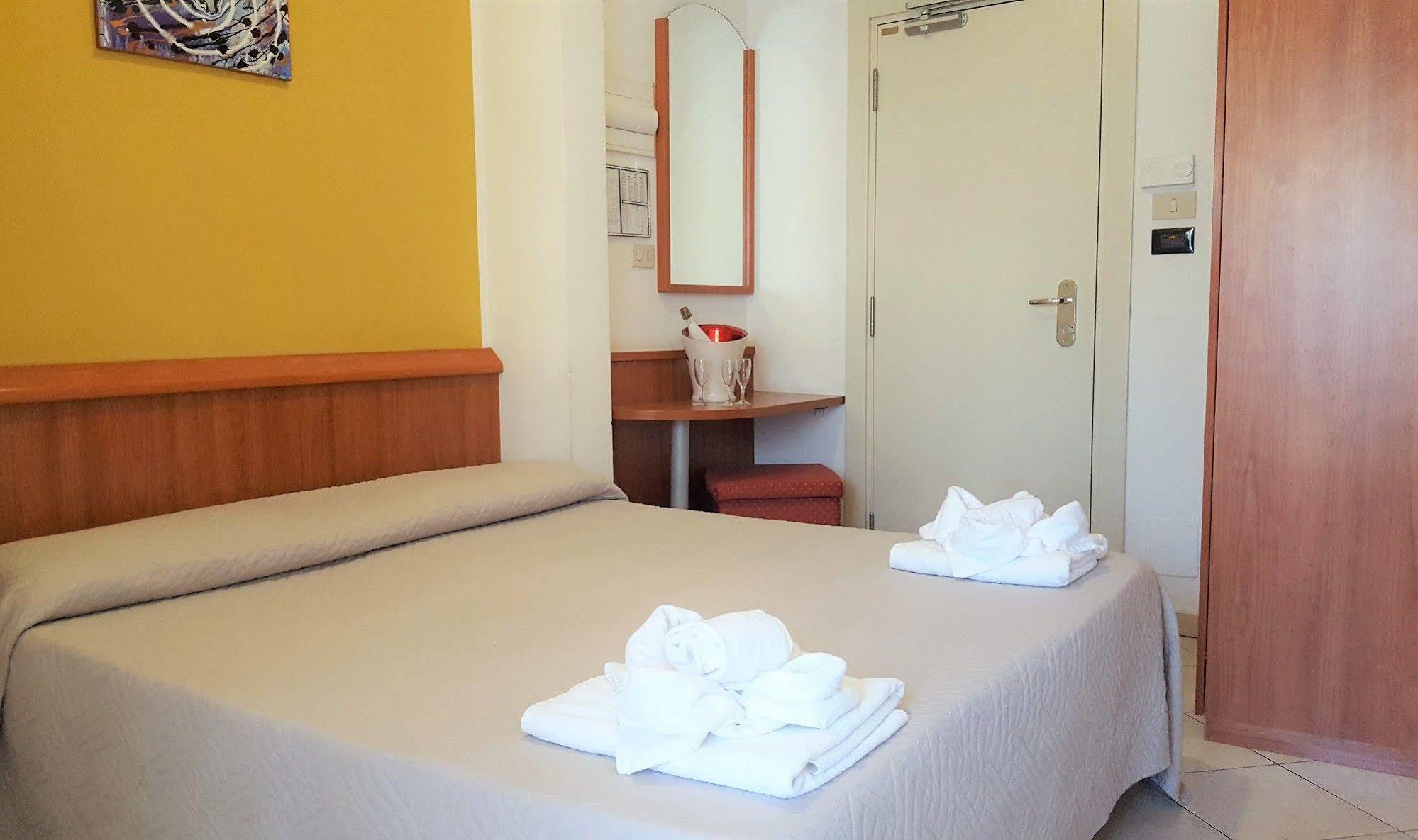 Hotel Bengasi Rimini Extérieur photo