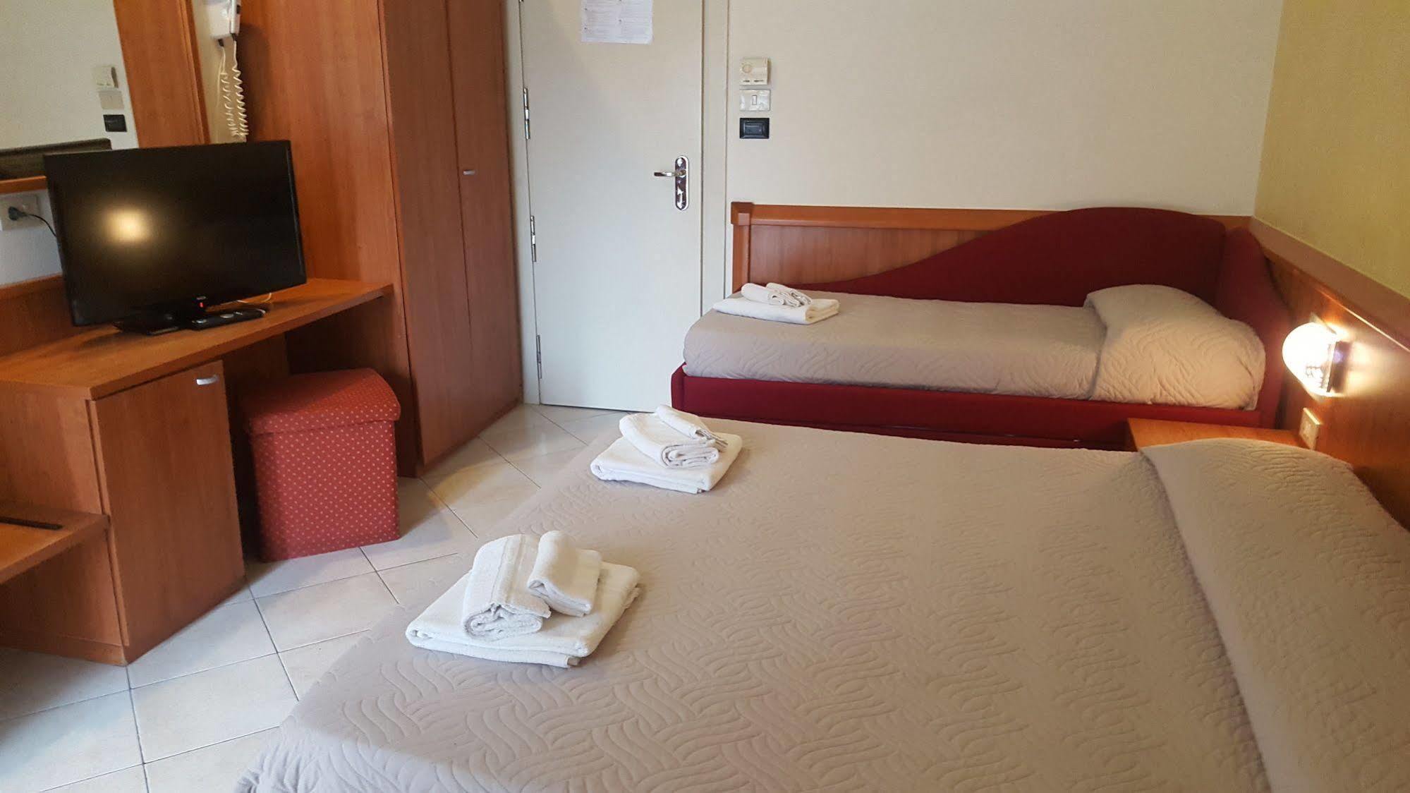 Hotel Bengasi Rimini Extérieur photo
